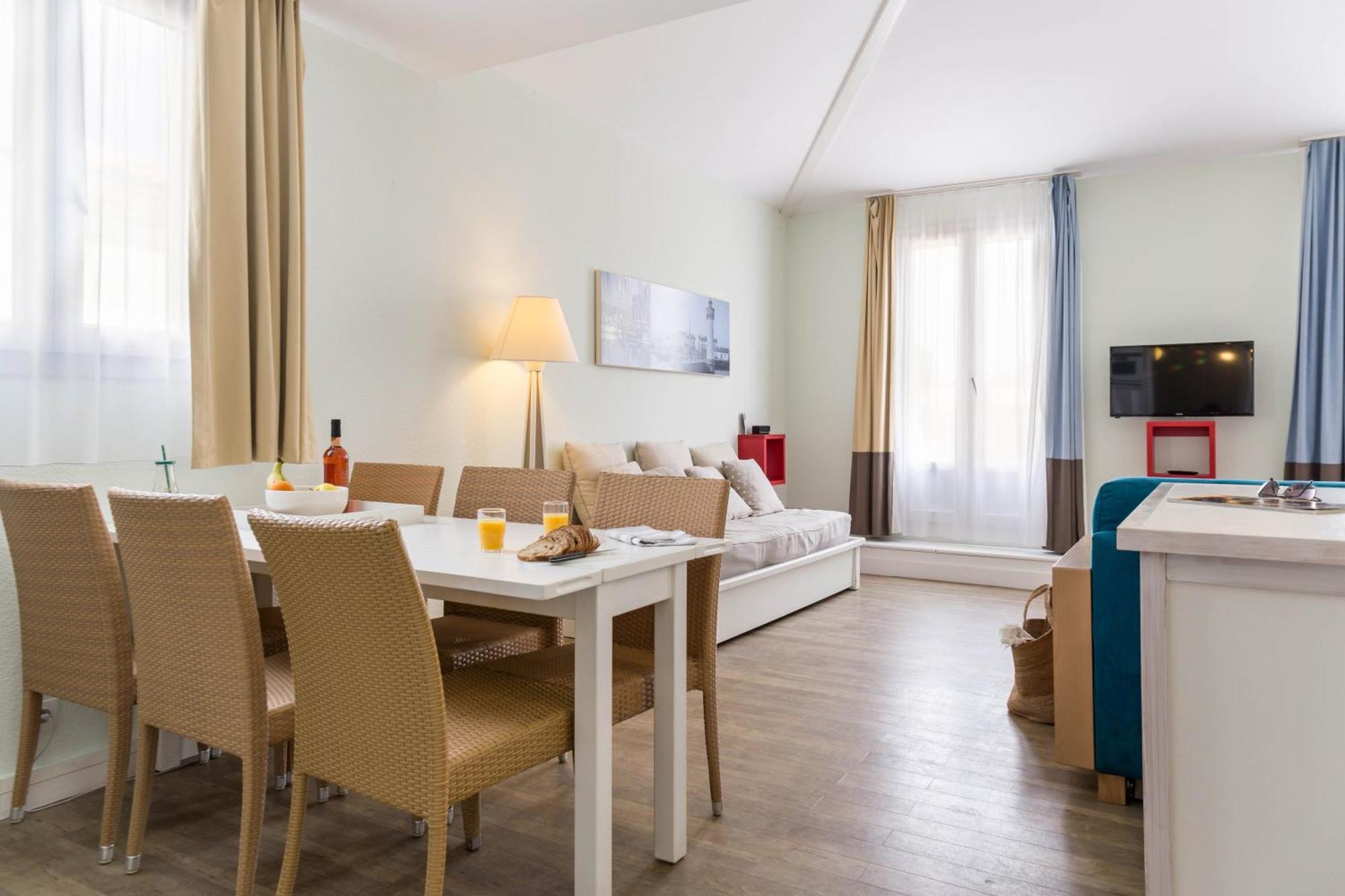 Saint-Martin-de-Ré Residence Pierre & Vacances Le Palais Des Gouverneurs מראה חיצוני תמונה
